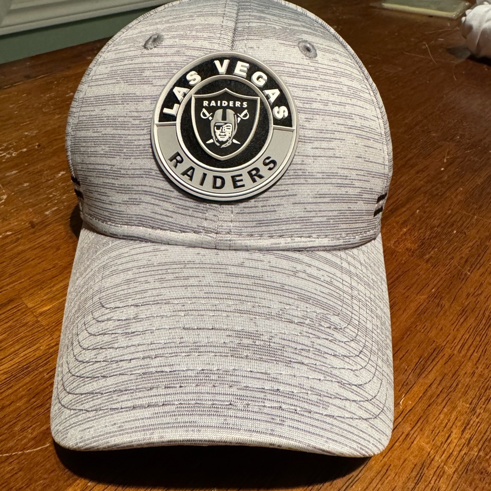 2020 Las Vegas Raiders Flex Fit NFL Sideline New Era 39THIRTY Sz Xsmall Small